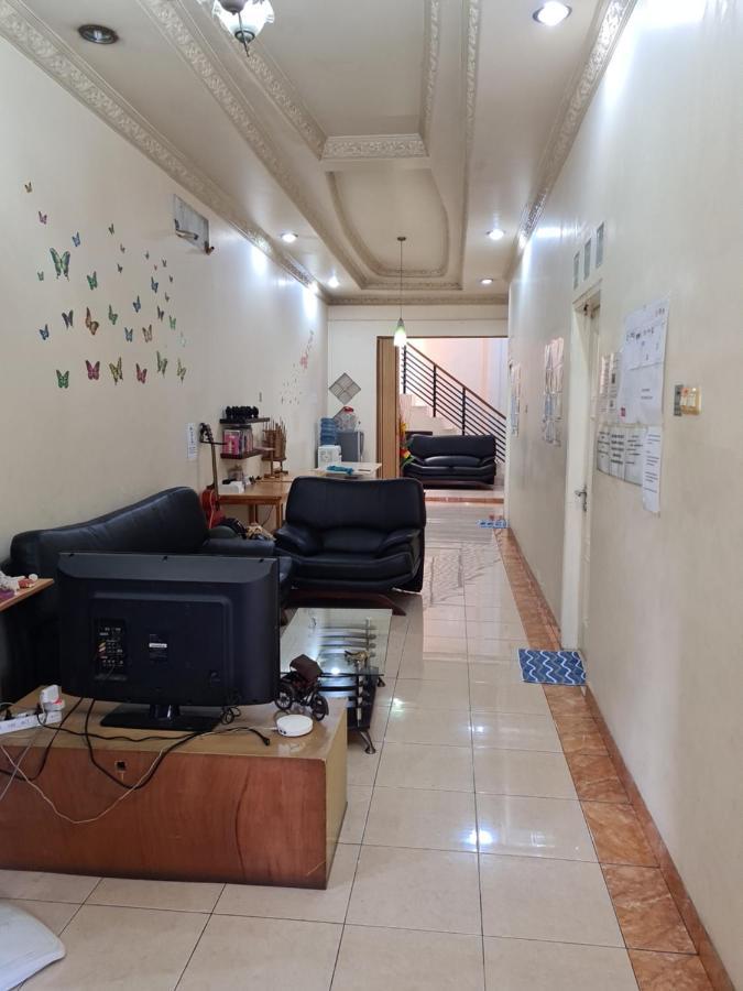 Traveller Home Tangerang Buitenkant foto