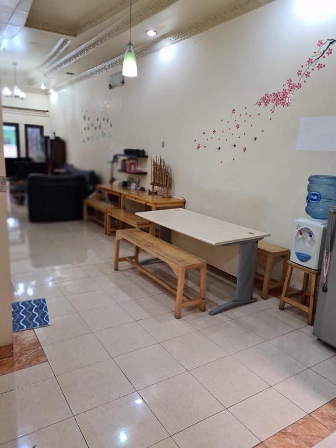 Traveller Home Tangerang Buitenkant foto
