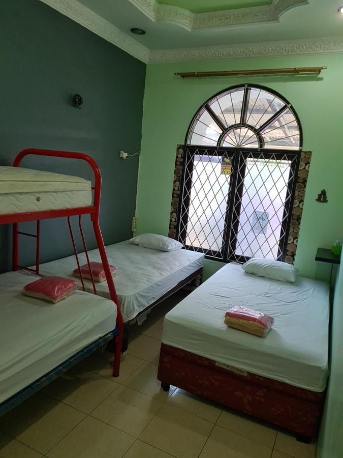 Traveller Home Tangerang Buitenkant foto
