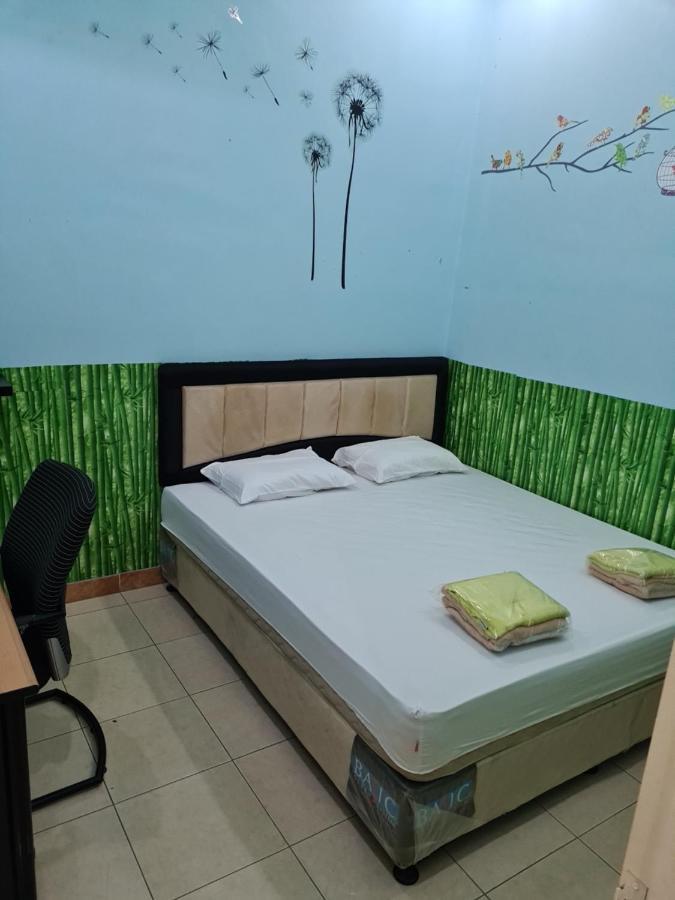 Traveller Home Tangerang Buitenkant foto