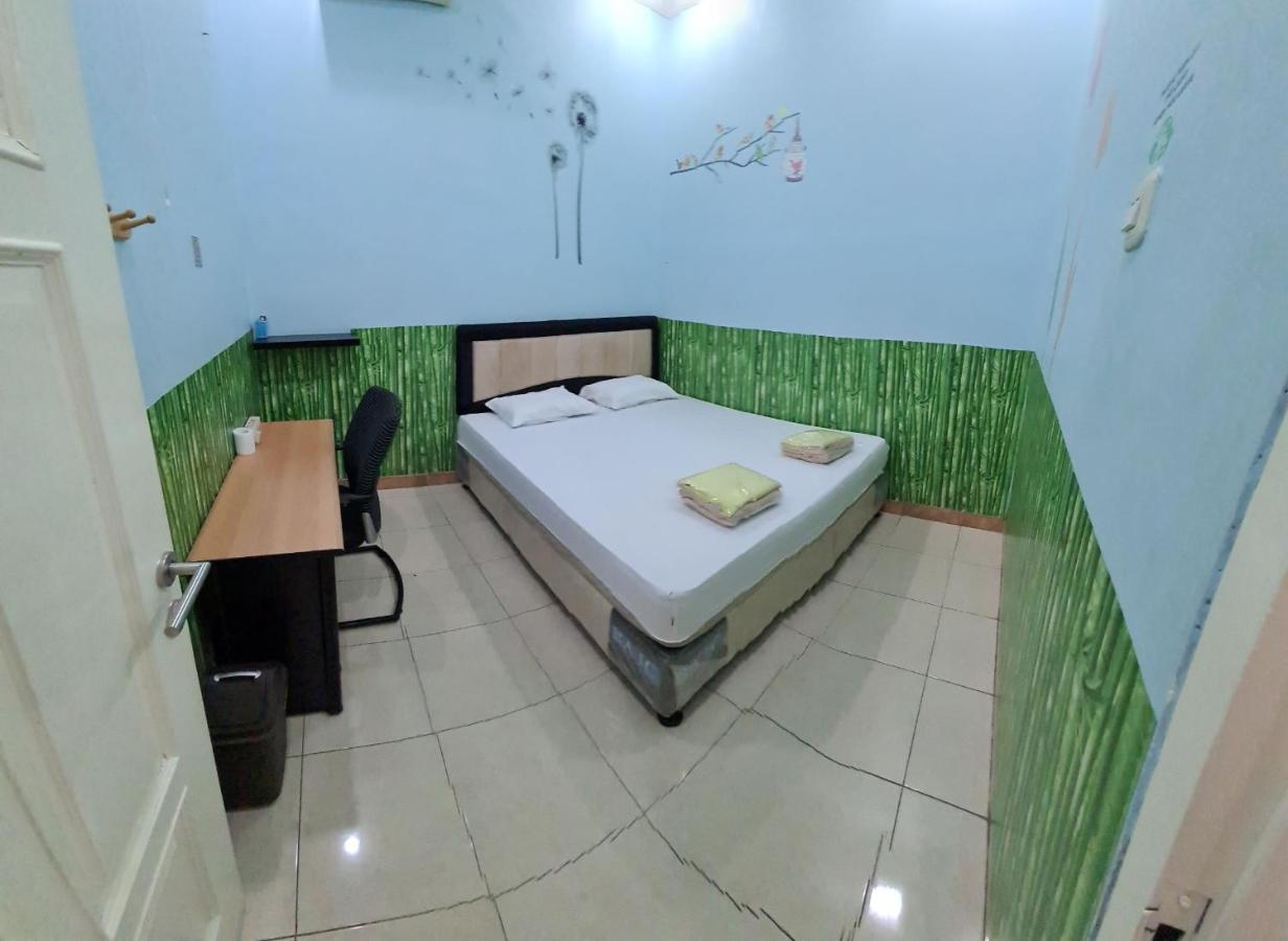 Traveller Home Tangerang Buitenkant foto